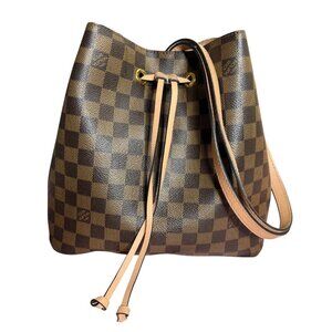 LV BUCKET PINK INSIDE MOE MOE